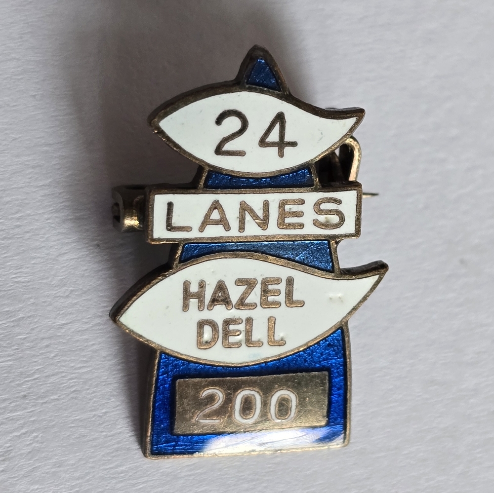Vintage pin bowling Hazel Dell 24 Lanes 200 blue white enamel Japan bowler